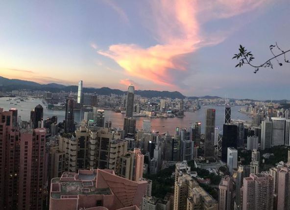 關之琳在家就能遠眺無敵海景。(圖/翻攝自關之琳IG)