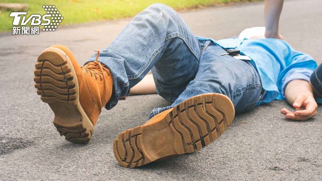 男子應聲倒地後當場身亡。(示意圖/shutterstock 達志影像)
