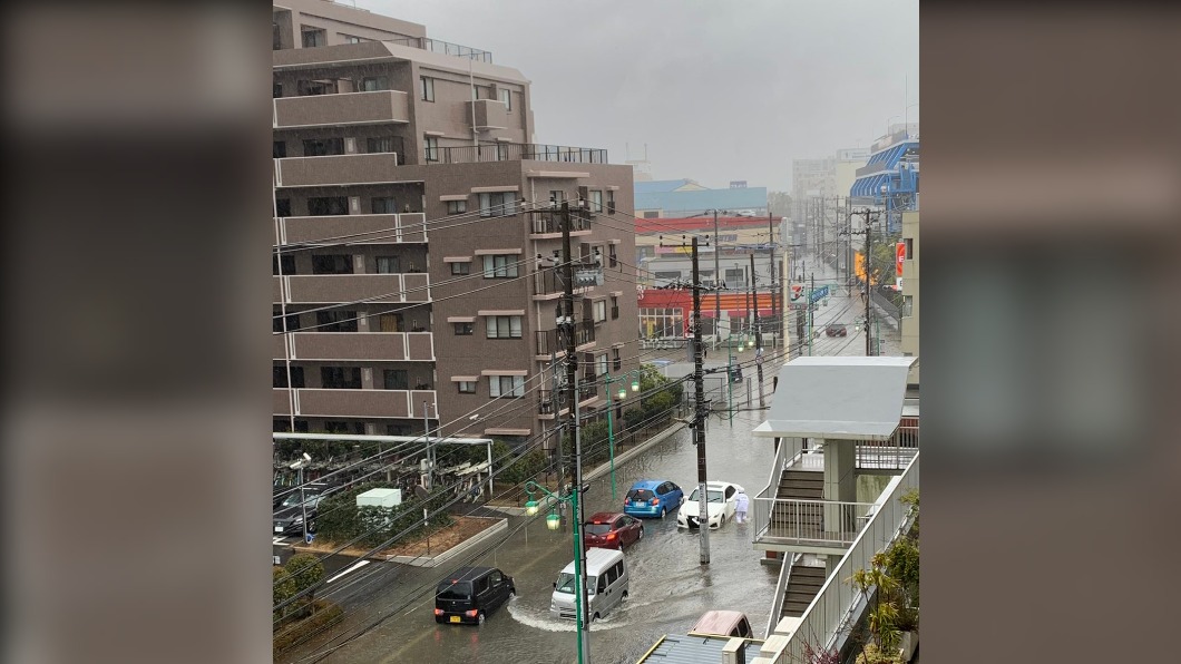 日本千葉縣受大雨影響，針對當地共642名居民發出避難勸告。（圖／翻攝自＠lapislazuli280 Twitter）
