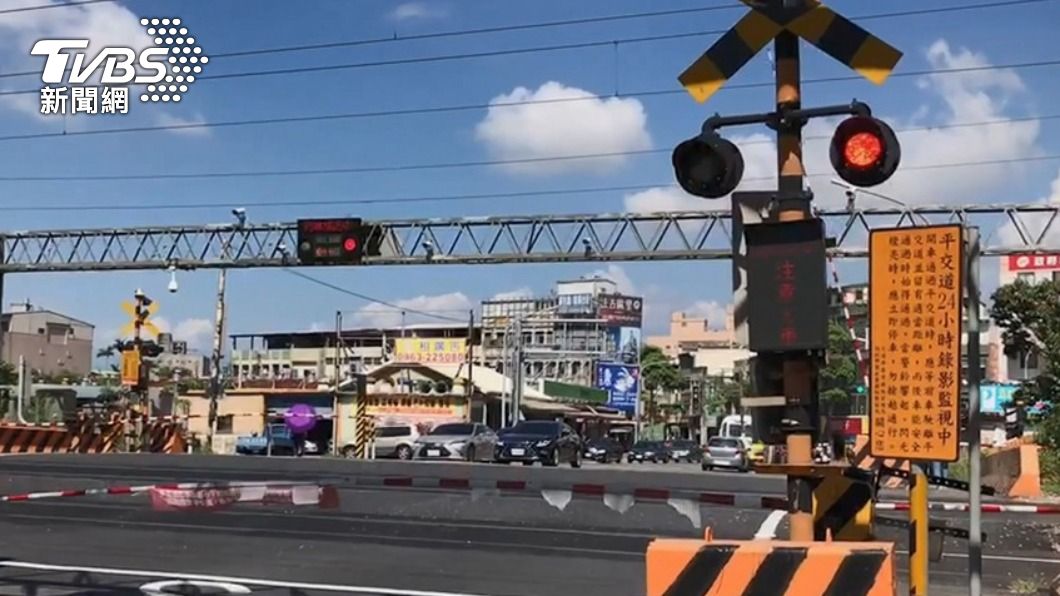 平交道辯論!司機堅稱「沒闖怎罰」 法官打臉:沒闖有越