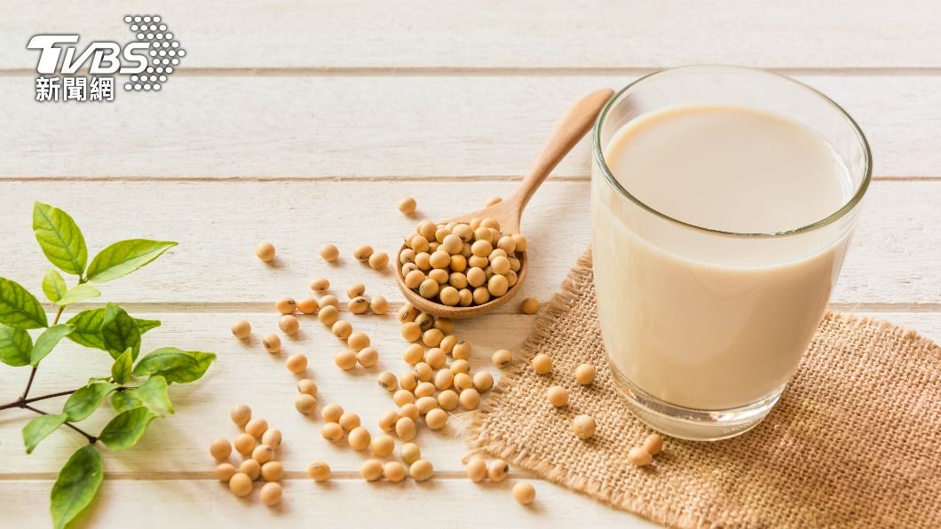 攝入高蛋白食物,眉毛會變得更黑、更粗。(示意圖/shutterstock達志影像)