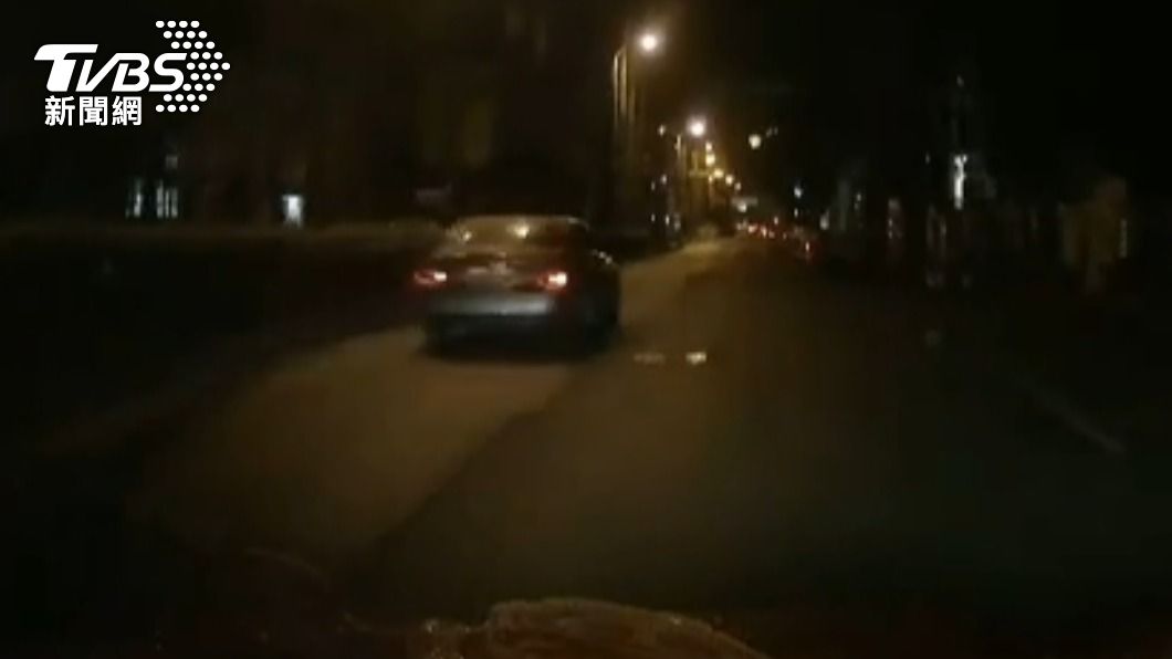 從行車紀錄器可見賓士車速非常快。(圖/TVBS)