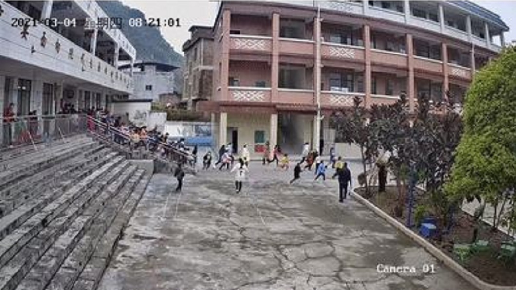 盧金條的機警救了全校202名師生。（圖／翻攝自微博）