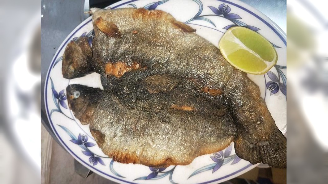 有網友用同樣的方法煎出完整又酥脆的鱒魚。（圖／翻攝自廚藝公社）