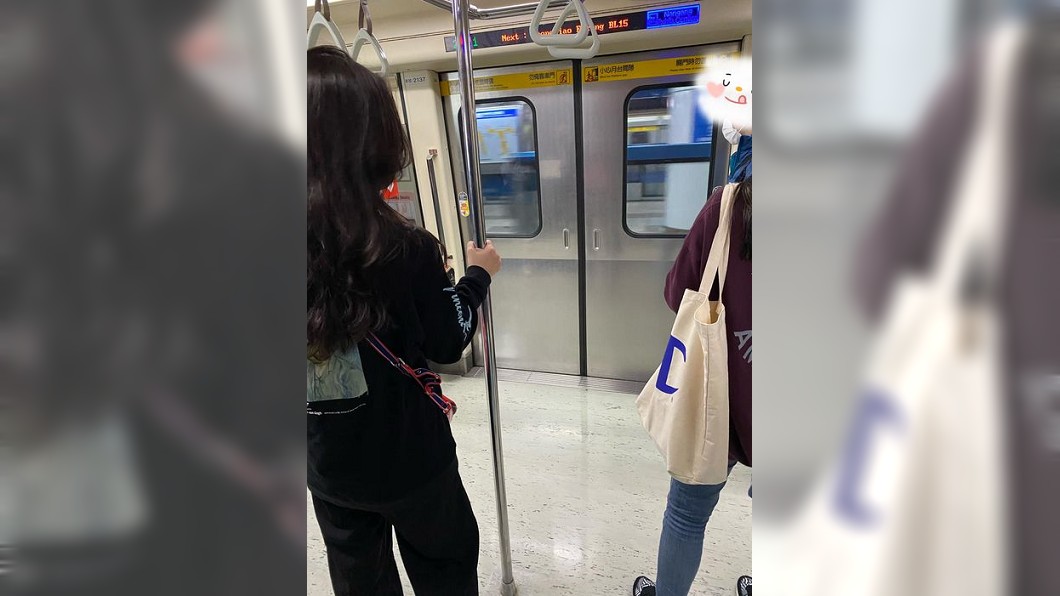 陌生女孩的行為令原PO相當感動。(圖/翻攝自爆廢公社二館)