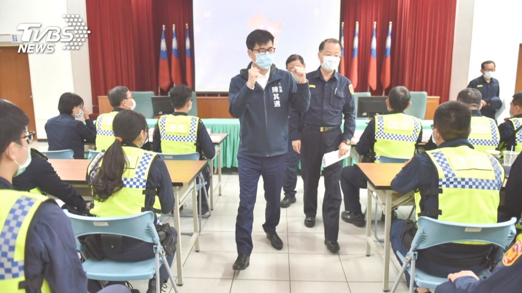 高雄市長陳其邁和高雄市警察局長黃明昭宣示肅槍決心。(合成圖/TVBS資料畫面)