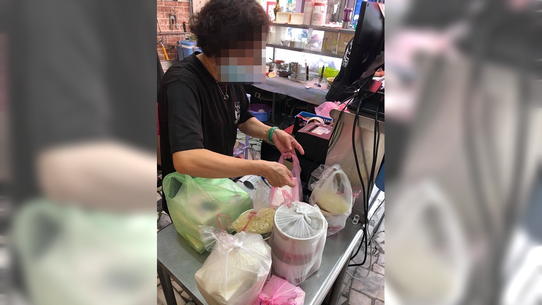 沒想到老闆娘一個霸氣舉動讓女子超感動。(圖/翻攝自爆廢公社二館)