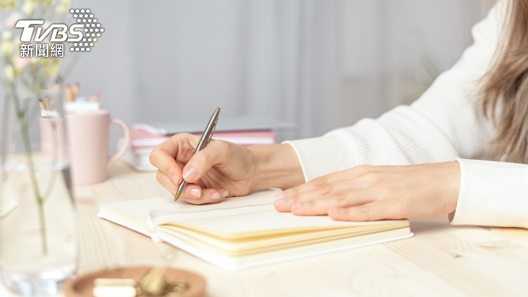 女子在母親逼著連續重考9年。(示意圖/shutterstock 達志影像)