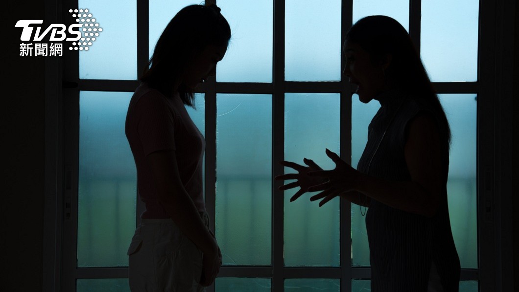 女子終於情緒崩潰將母親殺害分屍。(示意圖/shutterstock 達志影像)