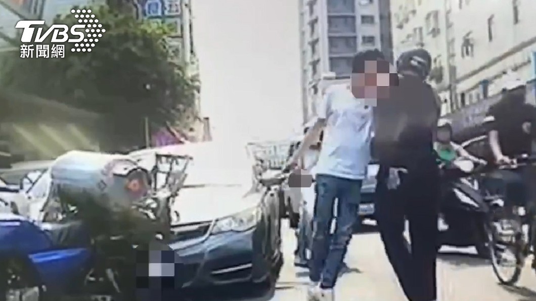 19歲男亮刀威嚇送瓦斯男 下秒遭警搜出毒咖啡包
