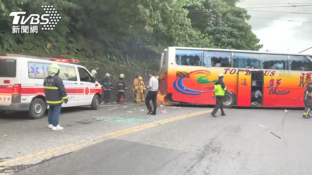 遊覽車撞山壁6死　林佳龍指示加速蘇花公路安全計畫