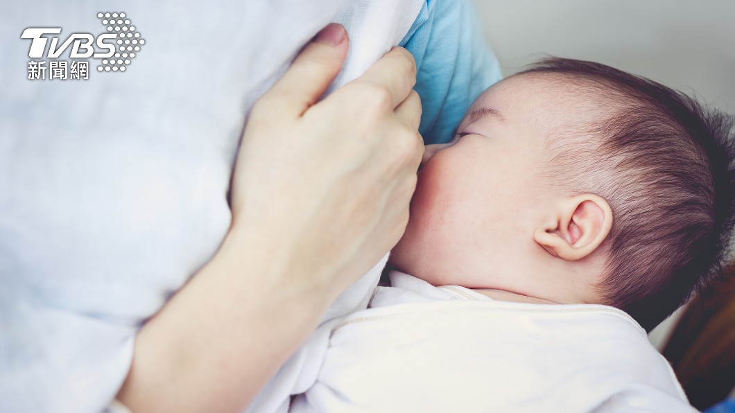 婆婆天天逼擠奶 苦媳見「摻血草莓奶」淚:我不是人?