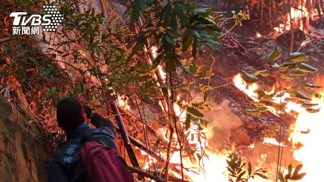 美濃火燒山出動上百人救火 3天灑水470噸終撲滅