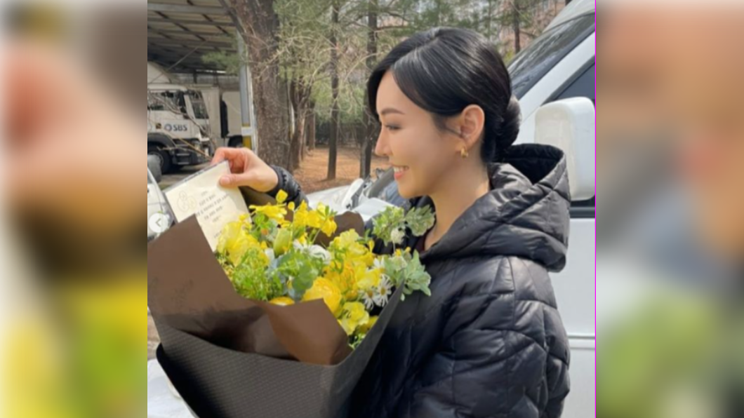 金素妍與老公感情好,在白色情人節時還收到對方送的花束。(圖/翻攝自sysysy1102 IG)