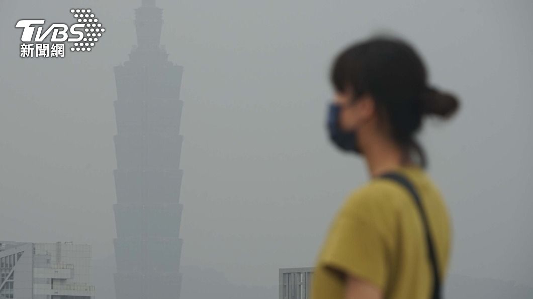 東半部水氣稍增出門帶傘 西半部高溫飆30度