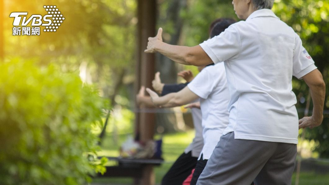 「太極拳」能有效改善帕金森氏症的動作症狀。(示意圖/Shutterstock達志影像)