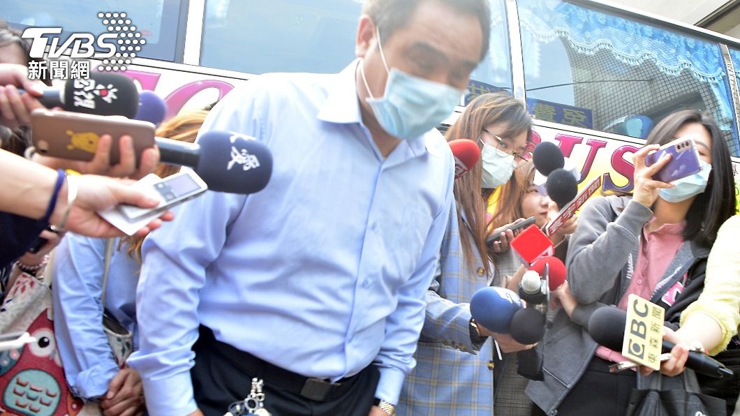 蘇花車禍釀6死!騰龍遊覽車被召回檢驗 負責人鞠躬道歉