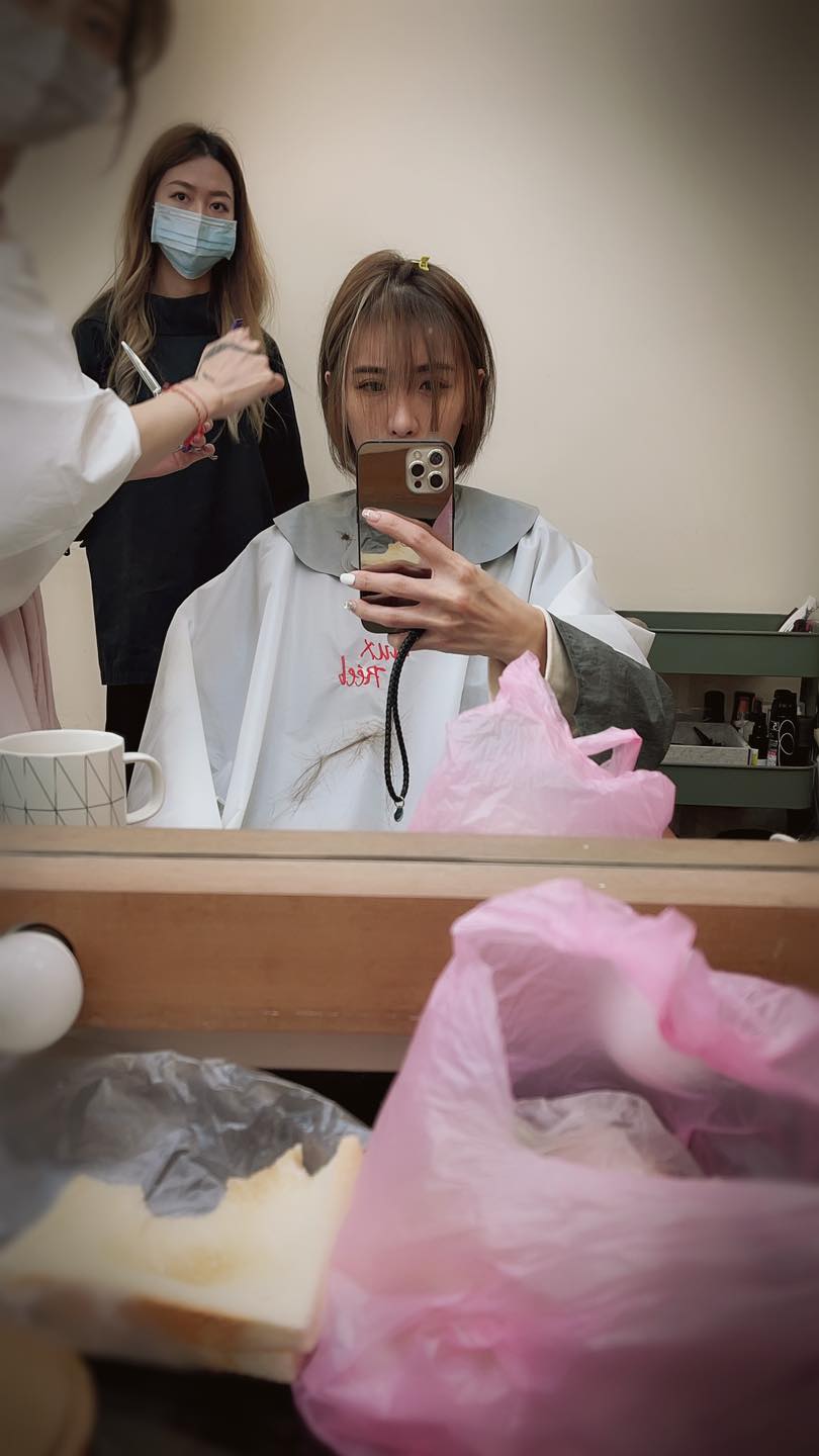 小禎一口氣把頭髮剪到耳下3公分。(圖/翻攝自小禎IG)