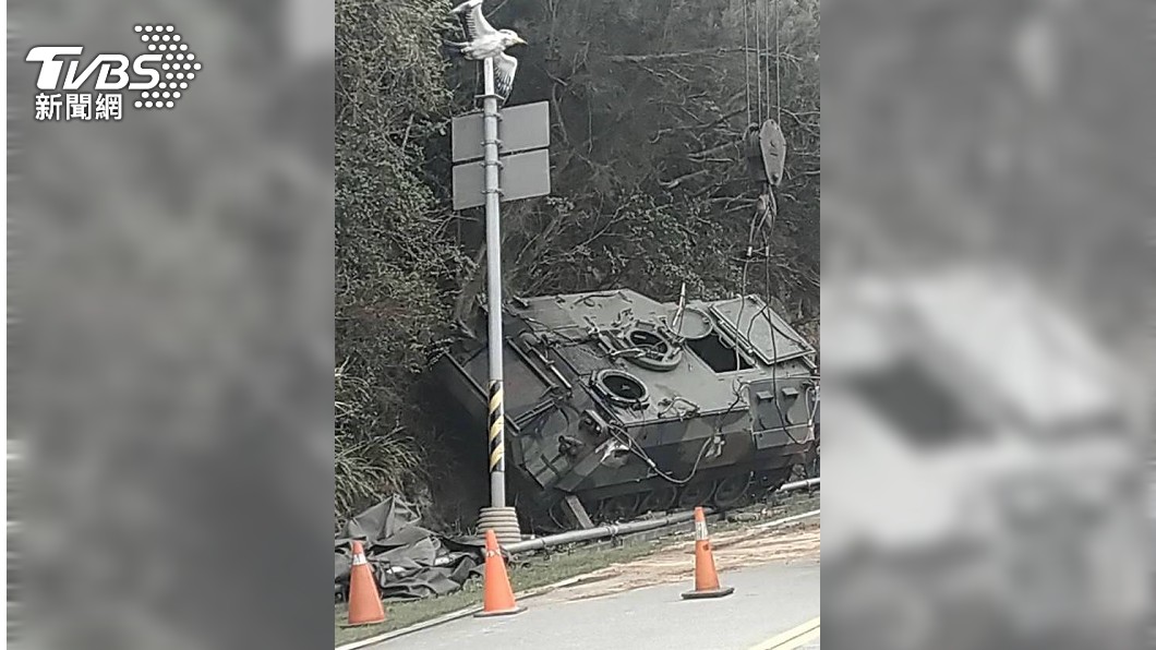 馬祖裝甲車傳翻覆 軍方急否認:吊掛作業關係