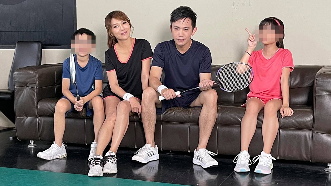 佩甄兒女超級貼心,讓佩甄心超暖。(圖/翻攝自李佩甄臉書)