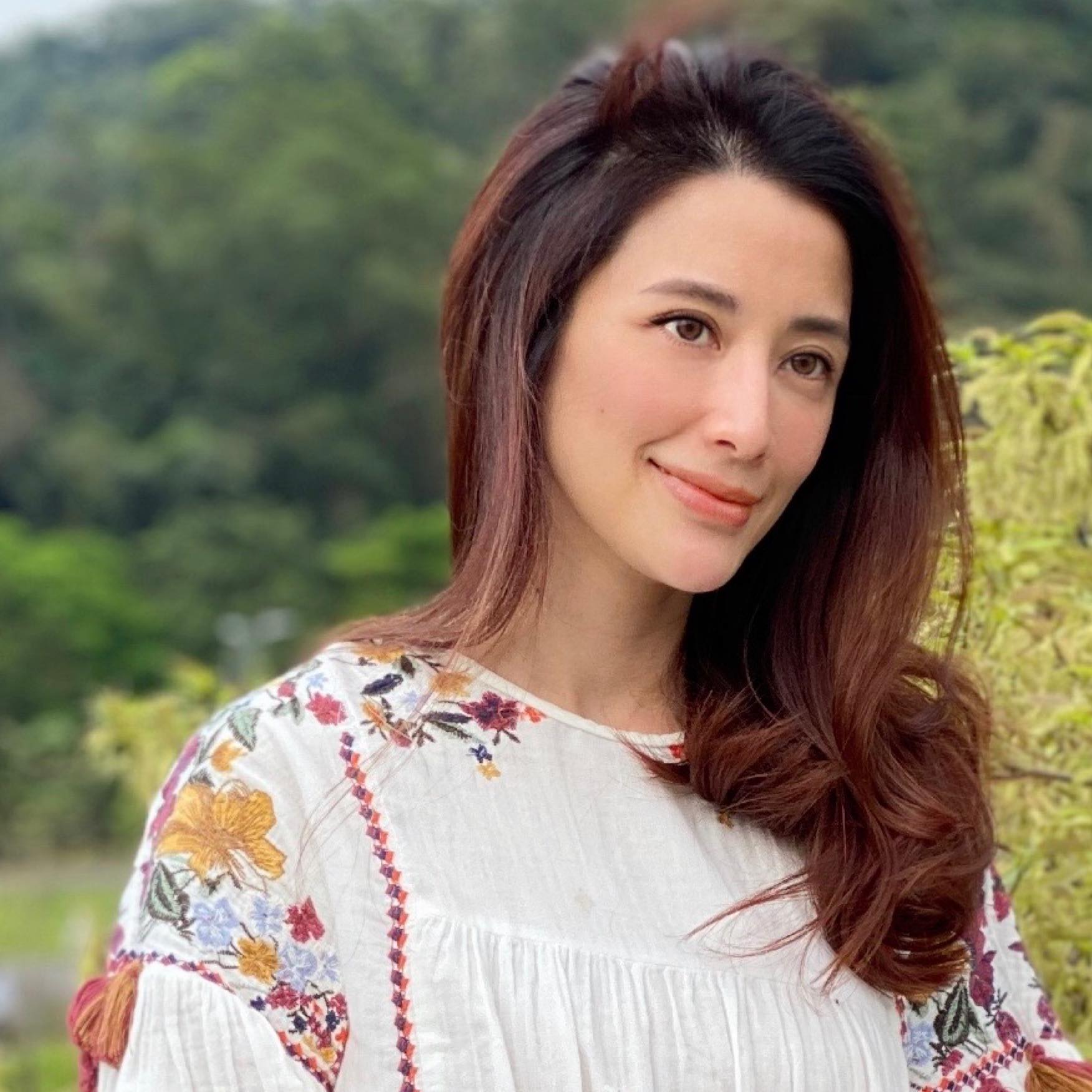 李蒨蓉提及自己名字由來,是因為四川的爺爺夢到家鄉女神名叫「蒨蓉」。(圖/翻攝自李蒨蓉臉書)