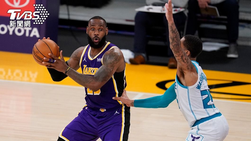 NBA詹姆斯技壓球三弟　率湖人擊敗黃蜂