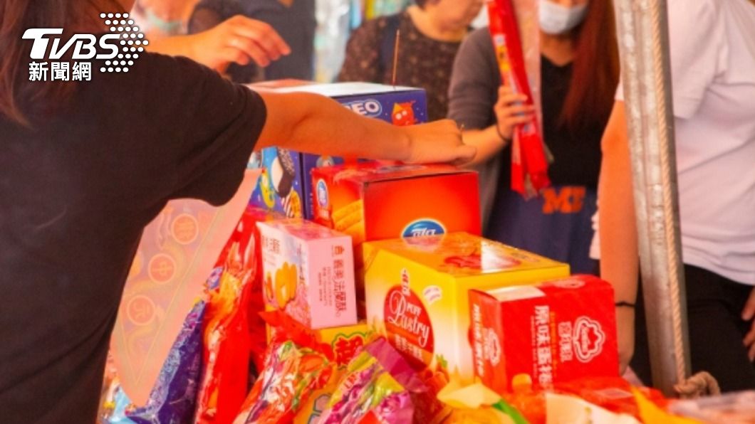 許多人會趁春分到廟裡祭拜。(示意圖/shutterstock達志影像)