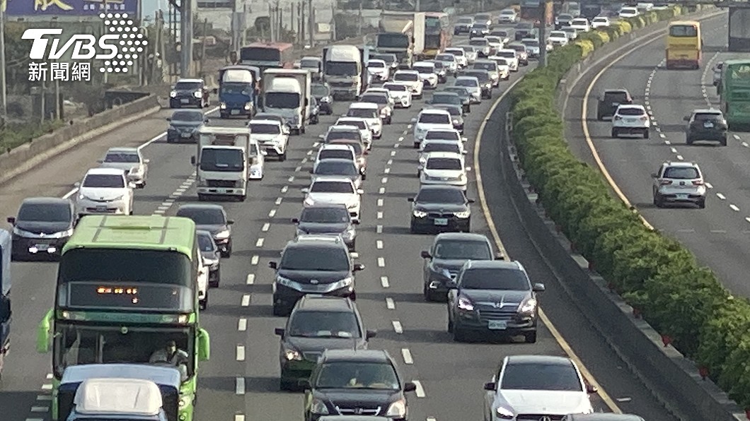 提前掃墓塞翻 國道「多路段紫爆」車速僅10多公里