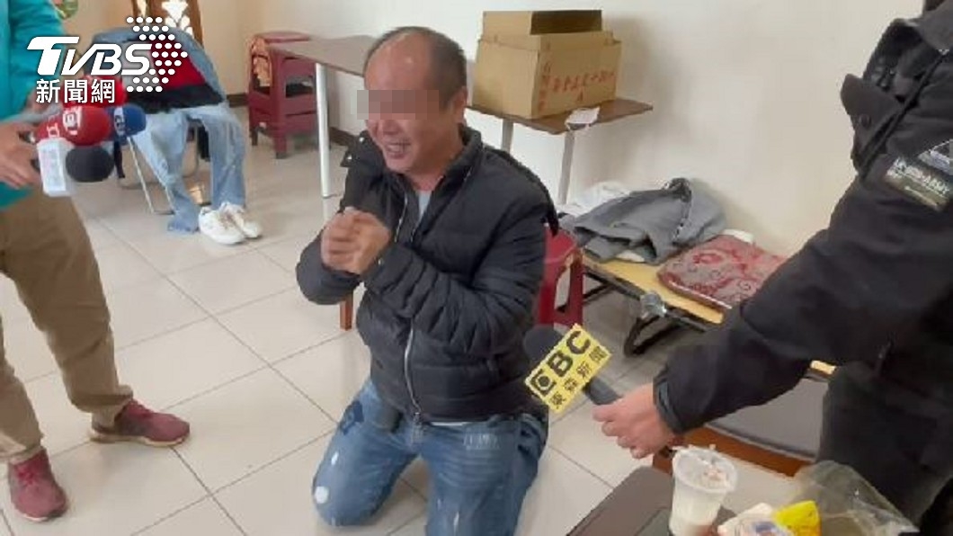 兒遭轉彎車撞亡　警稱「直行車應禮讓」父下跪：還他公道