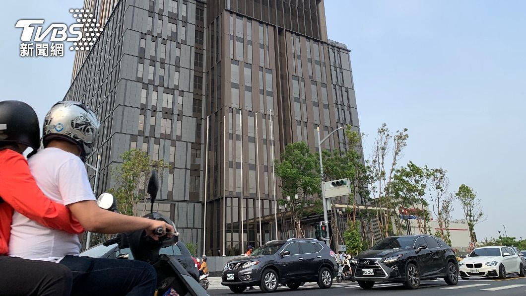 紓解購物廣場啟用交通壅塞 高市府多管道疏導