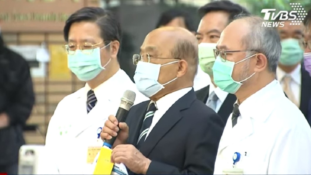 蘇貞昌說，希望民眾看到他施打完的樣子後，能對疫苗更安心。（圖／TVBS）