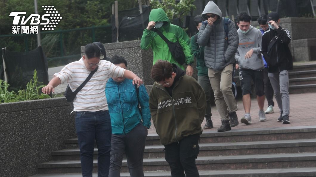 冷氣團來襲!北東氣溫涼冷 雲多水氣增偶雨