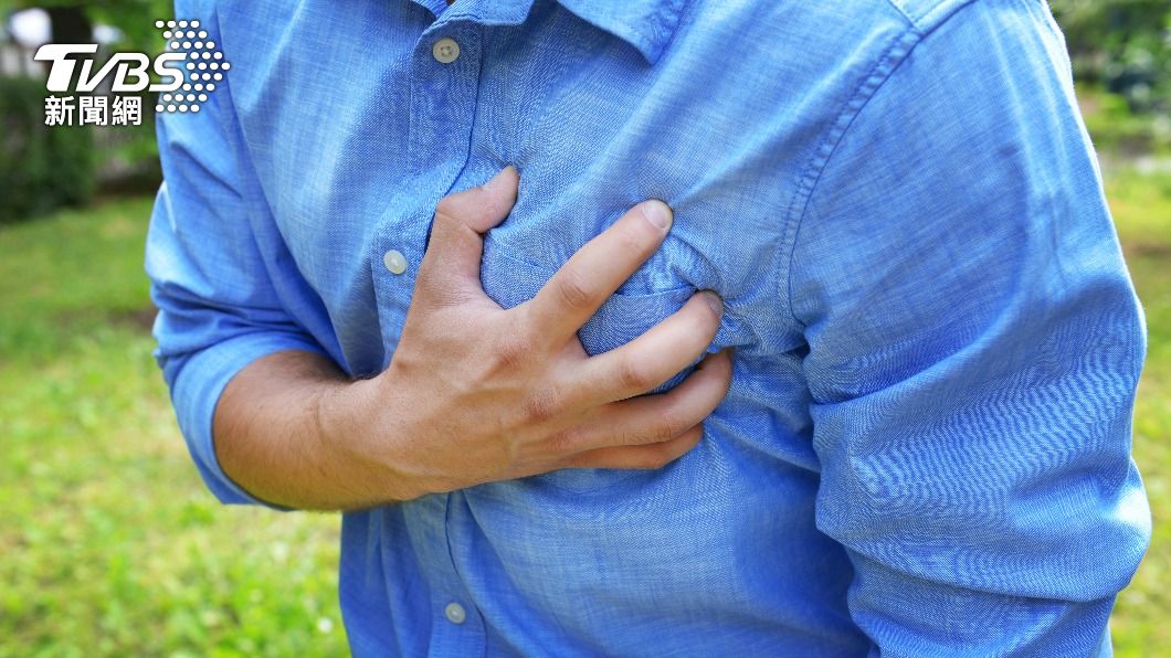 老菸槍胸痛誤認心肌梗塞　醫一看確診肺腺癌「大如棒球」