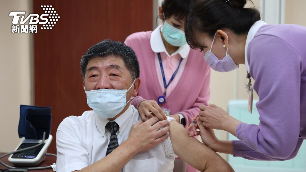 35家醫院院長打AZ疫苗 陳時中接種後感覺背痠