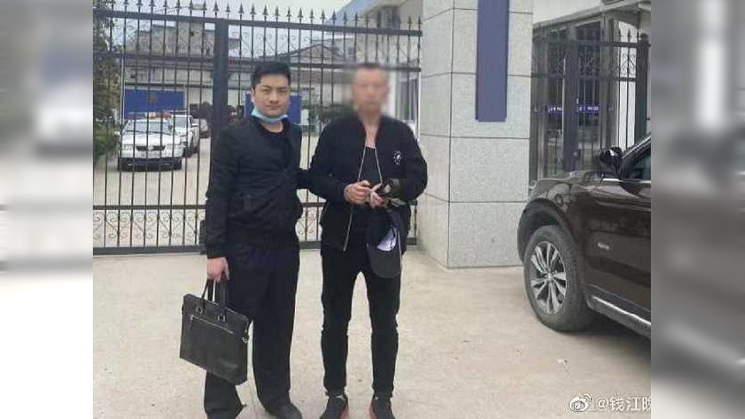 警方獲報後循線逮捕到該名男子。(圖/翻攝自微博)