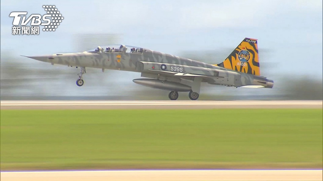 驚傳F-5戰機故障「緊急返場降落」 空軍回應了