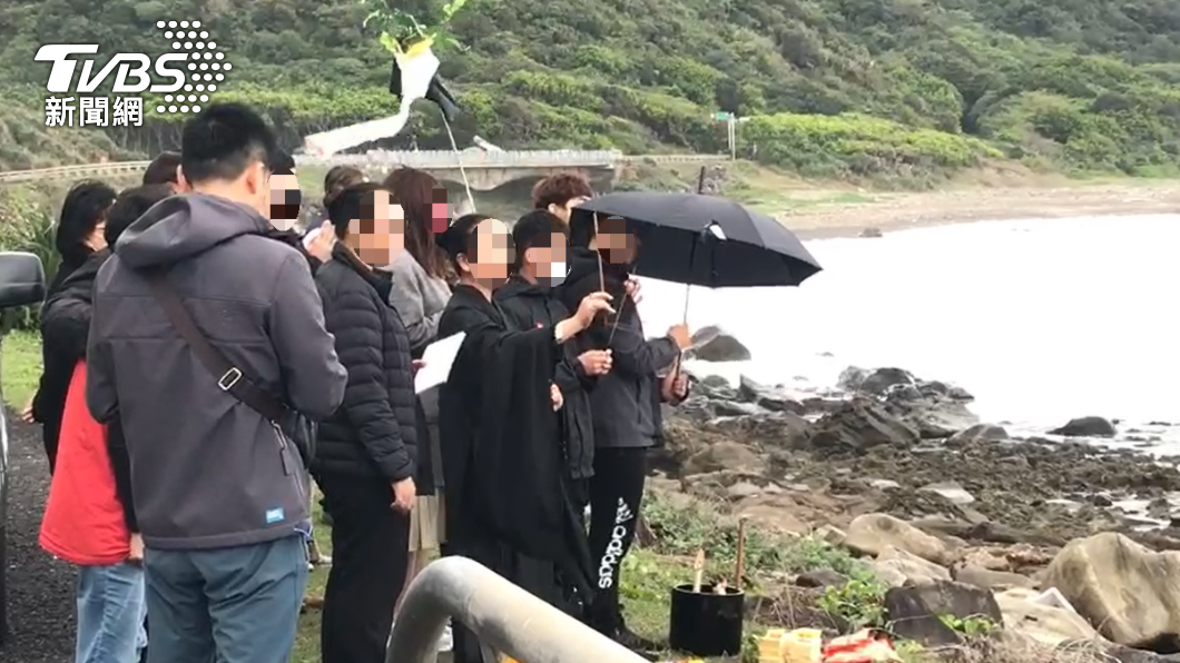 家屬旭海招魂 殉職飛官羅尚樺3聖筊回家了