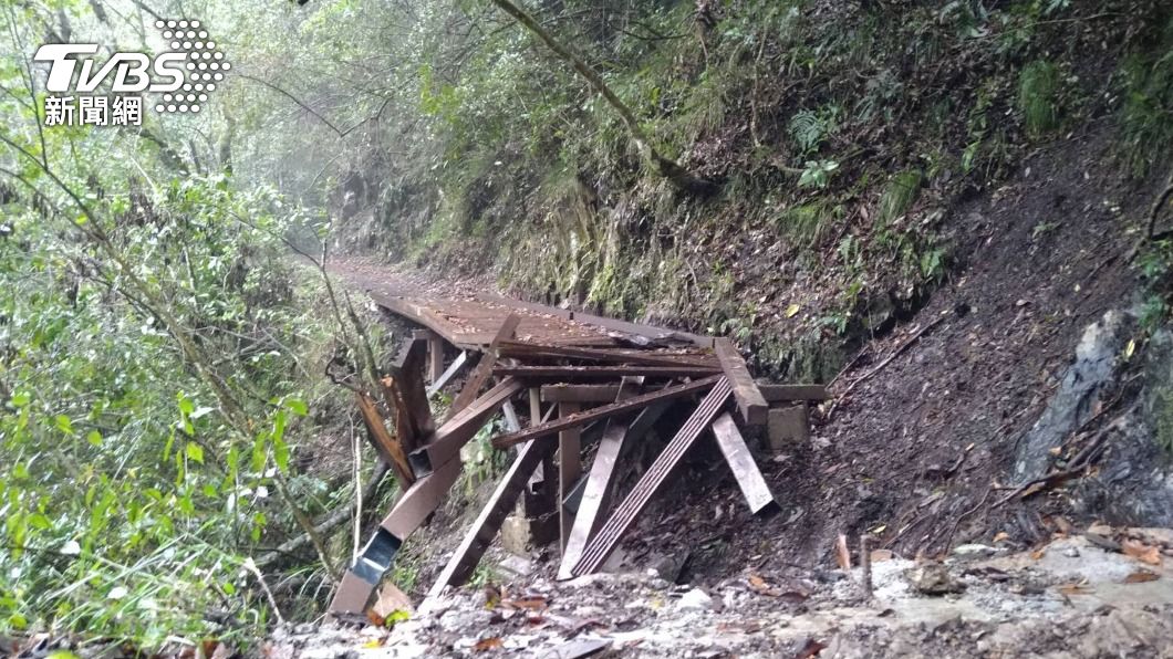 竹縣山區降雨　霞喀羅國家步道遭落石砸毀