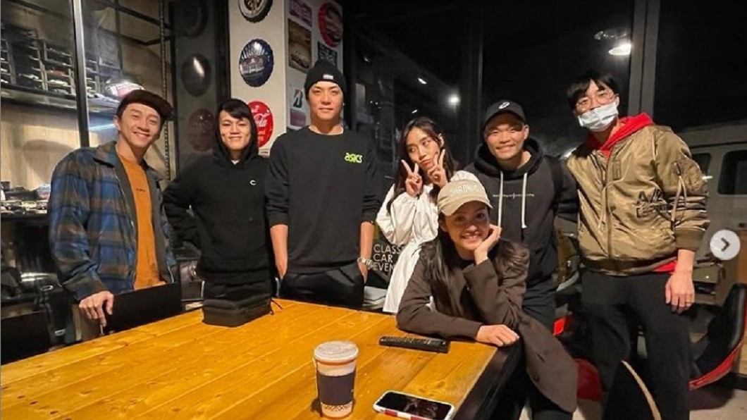 江宏傑(圖右)現身和紅隊隊員開會。(圖/翻攝自soooored IG)