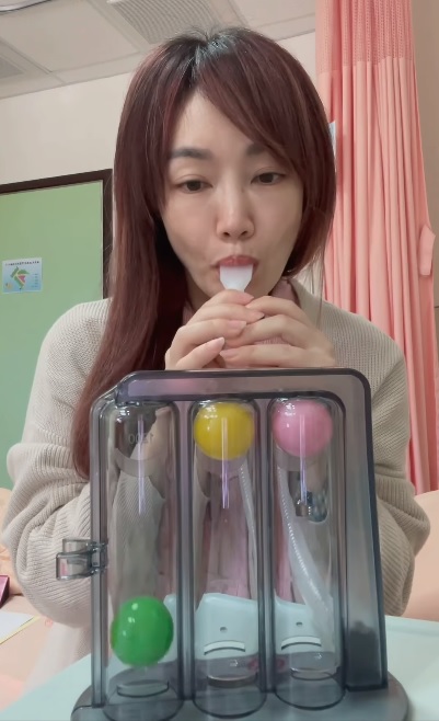 蕭彤雯術前使用呼吸訓練器。（圖／翻攝自蕭彤雯臉書）