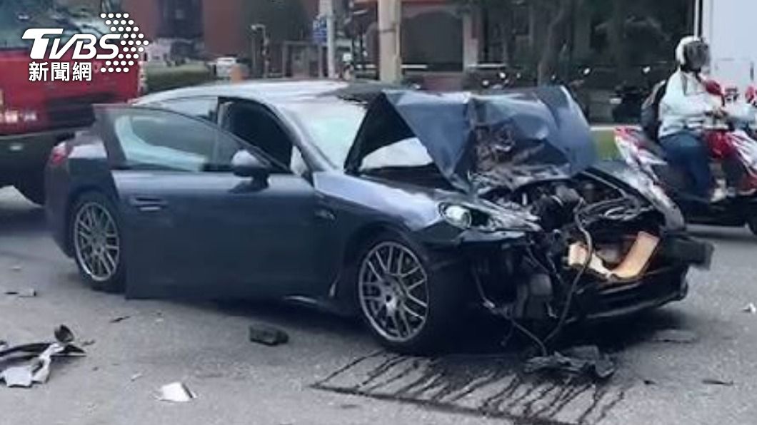 北市兩車對撞!保時捷車毀、貨車翻覆1人傷