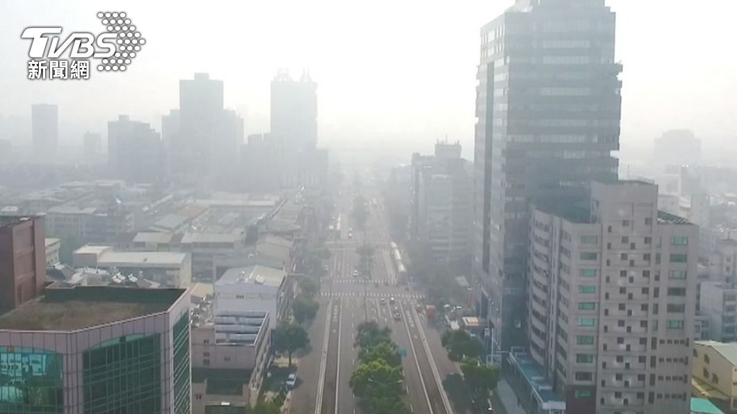 今日西半部擴散條件稍差,易累積污染物。(示意圖/TVBS資料畫面)