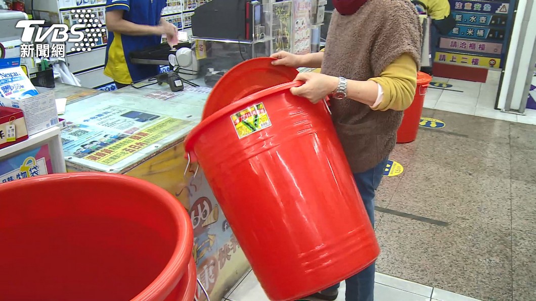 乾旱危機民眾搶買水桶 業者銷量激增8成
