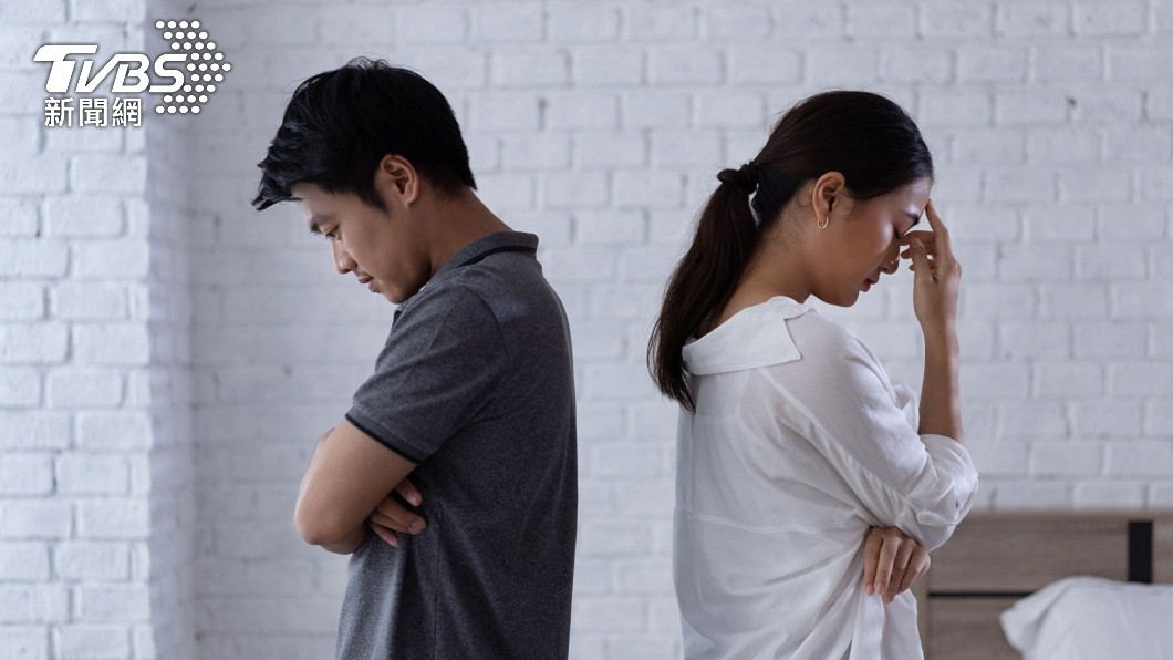 先生月薪只有3萬多,人妻苦惱根本無法足夠支付家庭開銷。(示意圖/shutterstock 達志影像)