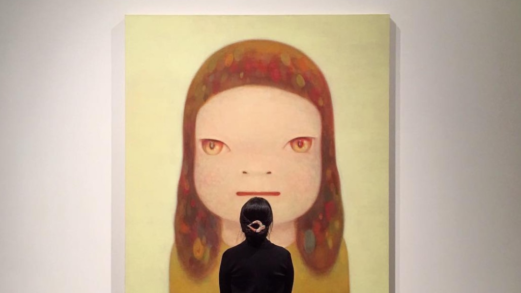 奈良美智日前來台辦展,吸引大量人潮湧入。(圖/翻攝自michinara3 IG)