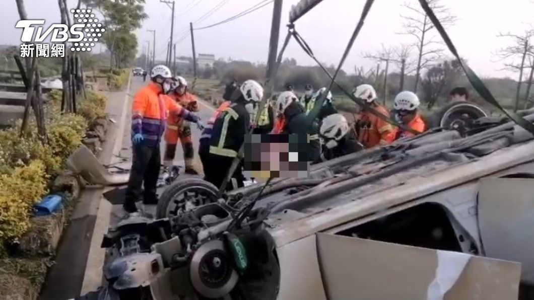 男駕駛當場身亡。(圖/TVBS)