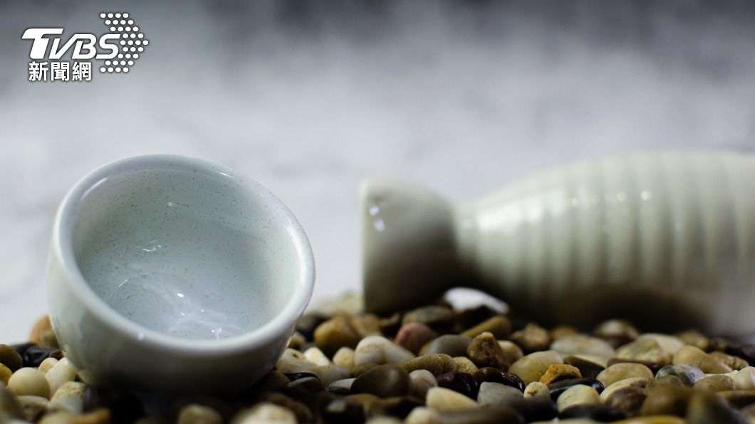 男子40年來豪飲逾4千公斤白酒。(示意圖/shutterstock達志影像)