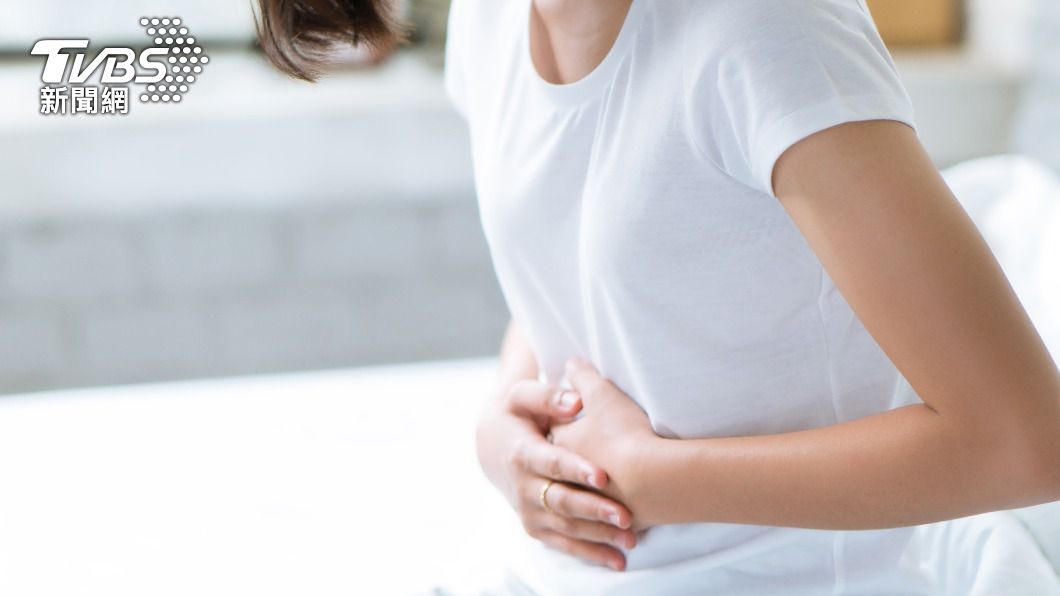 女童最後因肚子劇烈疼痛才前往就醫。(示意圖/shutterstock達志影像)