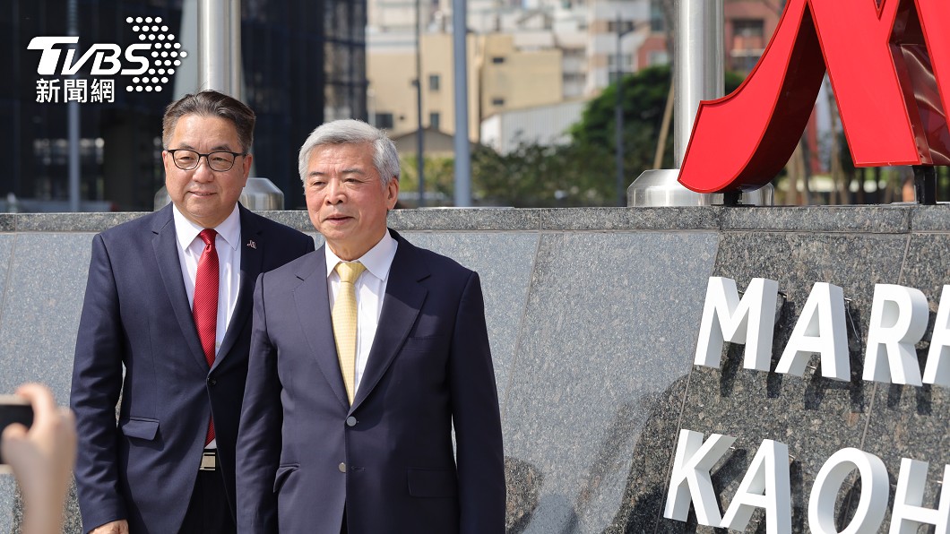 萬豪酒店董事長張天吉（右）、副董事長曾維昌（左）。（圖／高雄萬豪酒店提供）