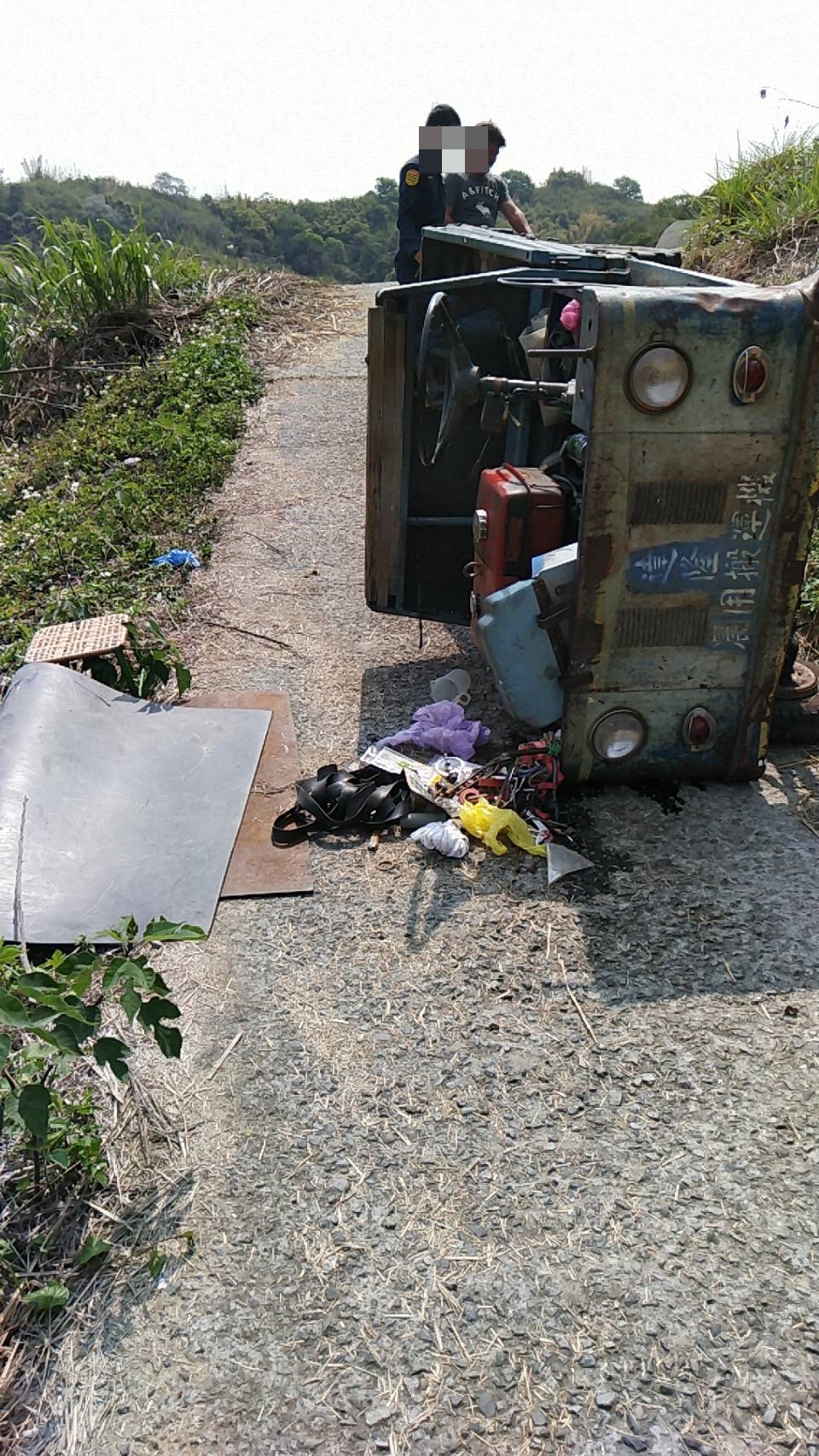 農用搬運機翻覆。(圖/卓蘭救護協會提供)